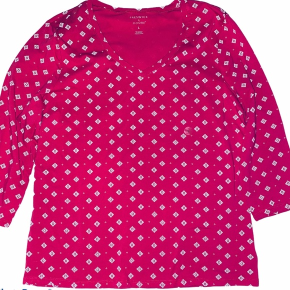 Preswick & Moore Tops - PRESWICK & MOORE VNECK TOP.  NEW